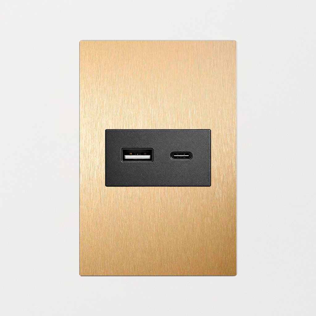 Tomada USB Latão 4×2 (USB-A + USB-C) – 1 Módulo